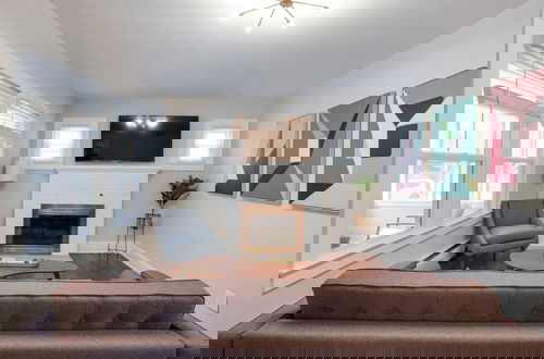 Foto 1 - Pet Friendly 3BR Arlington Close to Metro Fast Wifi