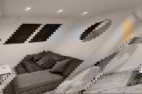 Photo 14 - Modern 3 Bedrooms Apt. 01 - Camberley