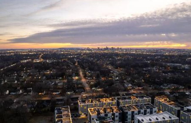 NEW Pink Howdy Oasis 13 Beds Rooftop View Parking - Foto 45