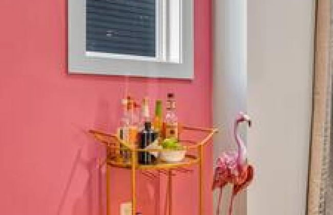 NEW Pink Howdy Oasis 13 Beds Rooftop View Parking - Foto 28