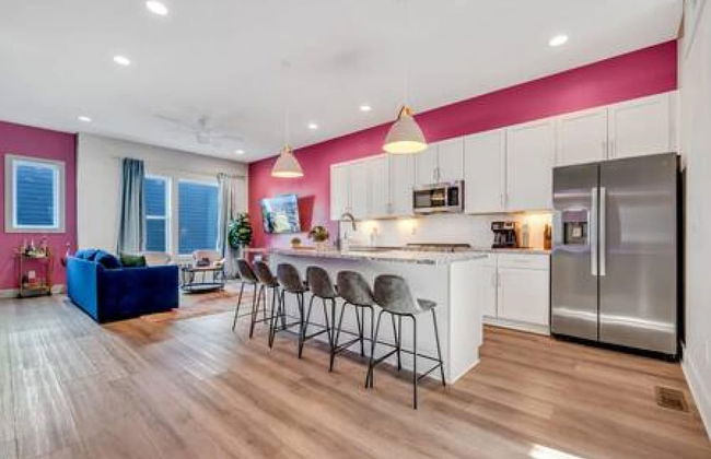 NEW Pink Howdy Oasis 13 Beds Rooftop View Parking - Foto 37