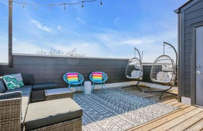 NEW Pink Howdy Oasis 13 Beds Rooftop View Parking - Foto 15