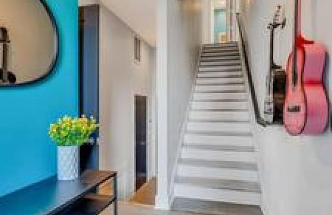 NEW Pink Howdy Oasis 13 Beds Rooftop View Parking - Foto 40