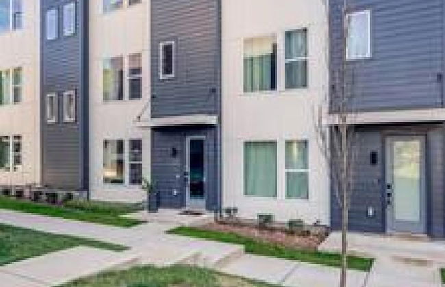 NEW Pink Howdy Oasis 13 Beds Rooftop View Parking - Foto 43