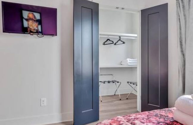 NEW Pink Howdy Oasis 13 Beds Rooftop View Parking - Foto 20