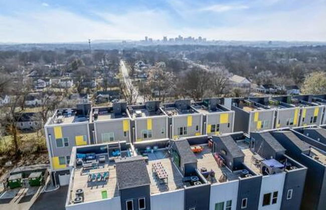 NEW Pink Howdy Oasis 13 Beds Rooftop View Parking - Foto 49