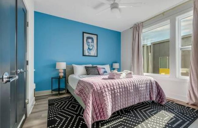 NEW Pink Howdy Oasis 13 Beds Rooftop View Parking - Foto 25