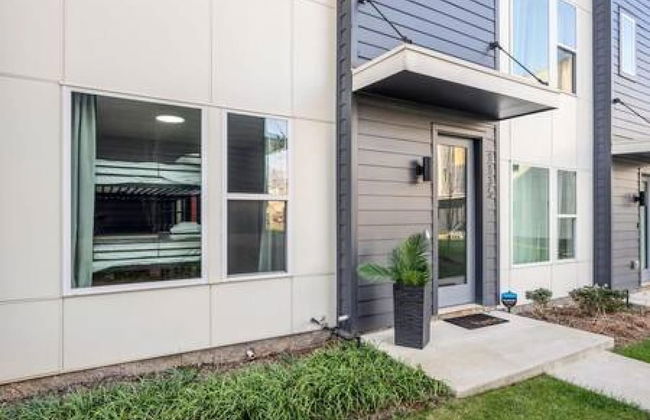 NEW Pink Howdy Oasis 13 Beds Rooftop View Parking - Foto 41