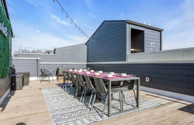 NEW Pink Howdy Oasis 13 Beds Rooftop View Parking - Foto 16