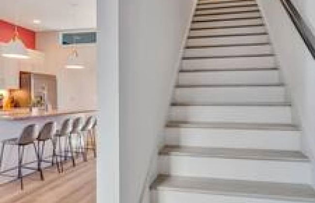 NEW Pink Howdy Oasis 13 Beds Rooftop View Parking - Foto 27