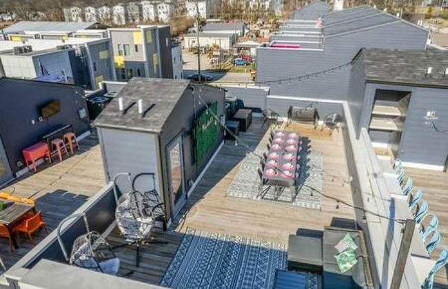 NEW Pink Howdy Oasis 13 Beds Rooftop View Parking - Foto 50