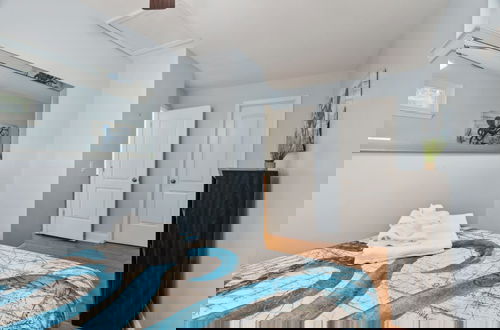 Foto 57 - Oasis Steps From Beach Outdoor Shower and Dining