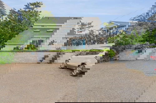 Foto 2 - Oasis Steps From Beach Outdoor Shower and Dining