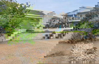 Foto 3 - Oasis Steps From Beach Outdoor Shower and Dining