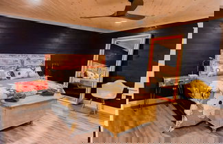 Foto 2 - Bigfoots Retreat 2 Bedroom Chalet by RedAwning