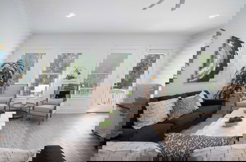 Photo 3 - Mockingbird by Avantstay Modern Design Minutes From the Beach