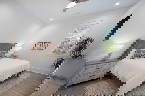 Photo 30 - Mockingbird by Avantstay Modern Design Minutes From the Beach