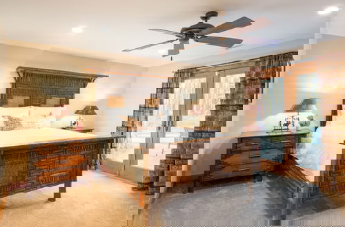 Photo 5 - Moose Lodge by Avantstay Luxe Berkshires Escape