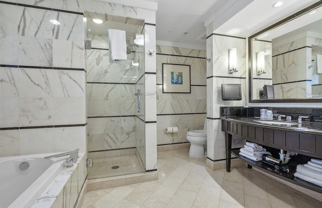 Junior Suite 1 At Sorrento S- Fontainebleau Miami Beach Studio Bedroom Home by RedAwning - Photo 12
