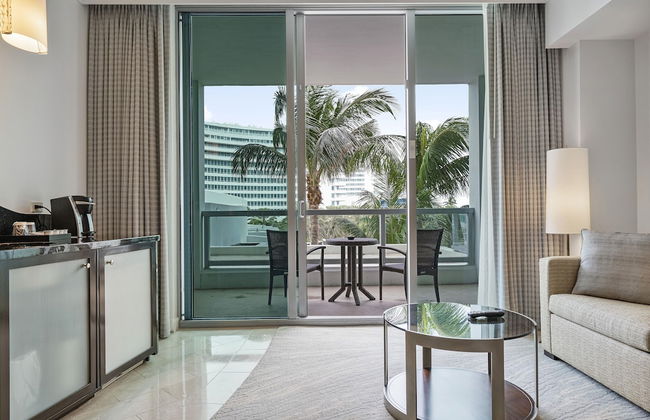 Junior Suite 1 At Sorrento S- Fontainebleau Miami Beach Studio Bedroom Home by RedAwning - Photo 1