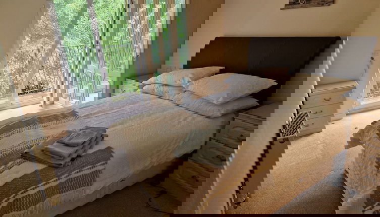 Photo 1 - 2 Bed Flat - Sleeps 4 - Parking - Wifi