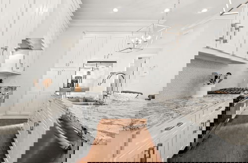 Photo 12 - Luxurious 
