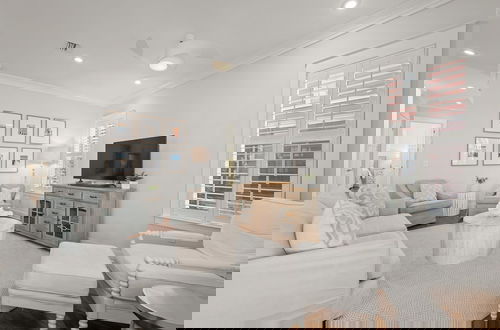 Photo 16 - Luxurious 