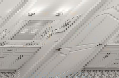 Photo 19 - Luxurious 