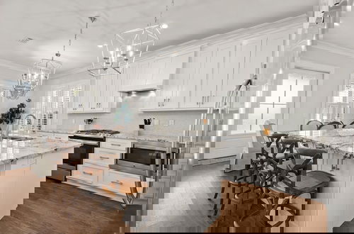 Photo 11 - Luxurious 
