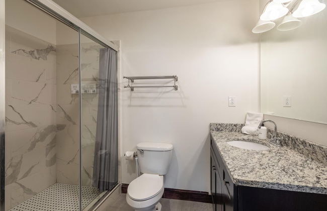 Sosuite 2BR Apt w Balcony, W/d, Gym, On-site Bar - Foto 23