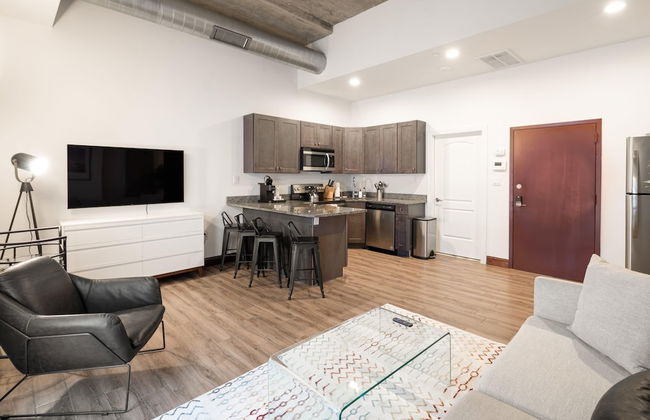 Sosuite 2BR Apt w Balcony, W/d, Gym, On-site Bar - Foto 2