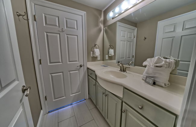 Pleasant Oceanfront Condo with Large Balcony and Beach Access - Unit 1605 by RedAwning - Photo 21