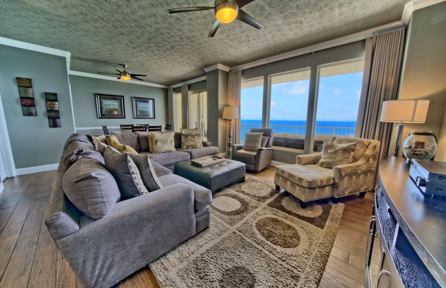 Pleasant Oceanfront Condo with Large Balcony and Beach Access - Unit 1605 by RedAwning - Photo 1