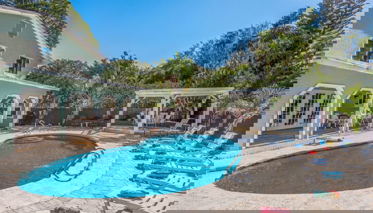 Foto 1 - Great 6BR for All Ages/Heated Pool 5 Min to Beach by RedAwning