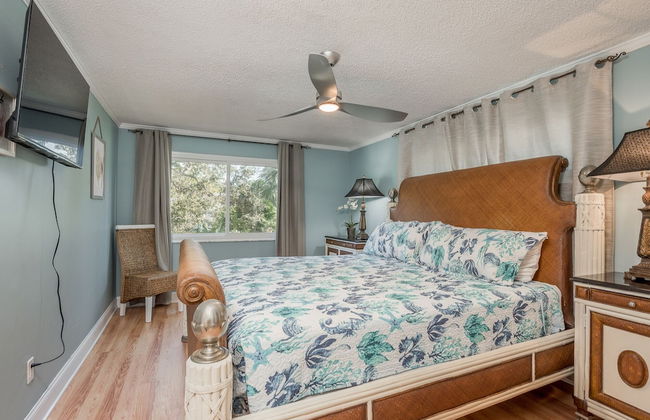 Great 6BR for All Ages/Heated Pool 5 Min to Beach by RedAwning - Foto 13