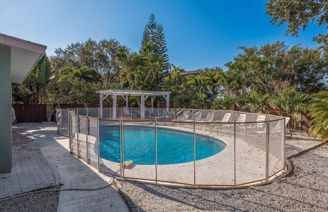Great 6BR for All Ages/Heated Pool 5 Min to Beach by RedAwning - Foto 37