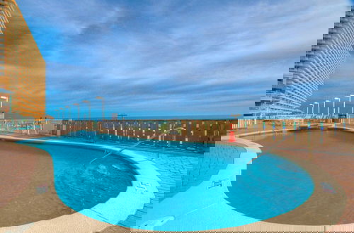 Foto 22 - Corner Unit Right on the Sand, 2 Lagoon-style Pools, Spectacular Views