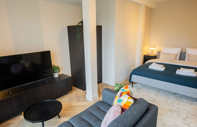 Studio Serviced Apartments With City View - Photo 17