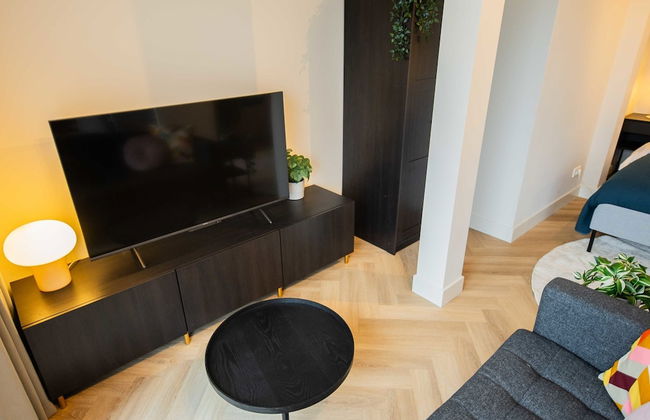 Studio Serviced Apartments With City View - Photo 8