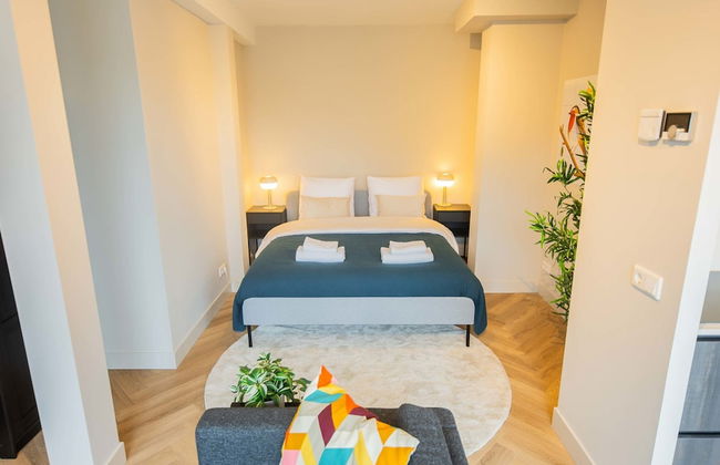 Studio Serviced Apartments With City View - Photo 15