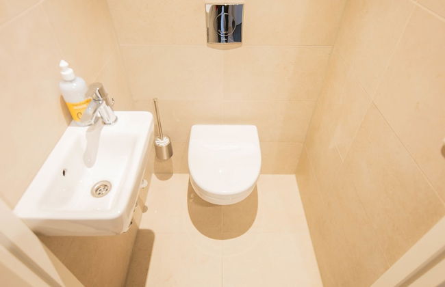 Studio Serviced Apartments With City View - Photo 23