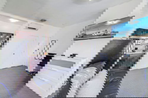 Foto 9 - Chic Large Studio Apt Near Ocean Drive South Beach