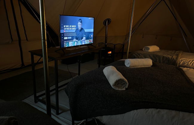 Cozy Winter Hot Tent With Log Burner, Tv & Hot tub - Foto 6