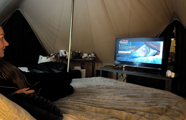 Cozy Winter Hot Tent With Log Burner, Tv & Hot tub - Foto 5