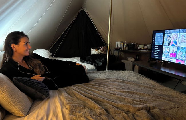 Cozy Winter Hot Tent With Log Burner, Tv & Hot tub - Foto 1