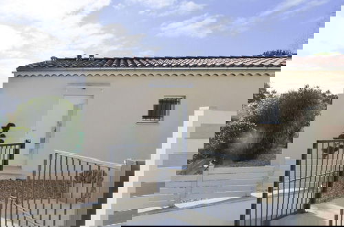 Foto 17 - Nice Holiday Home With Private Terrace, Arpaillargues-et-aureillac