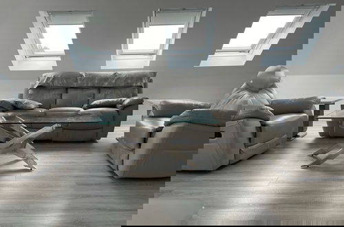 Foto 11 - Luxury Waterfront Apartment