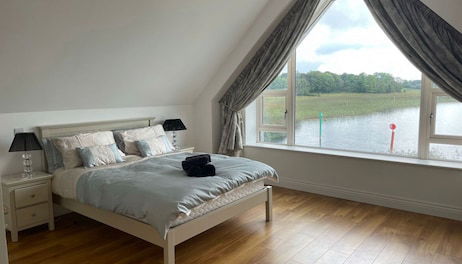 Foto 1 - Luxury Waterfront Apartment