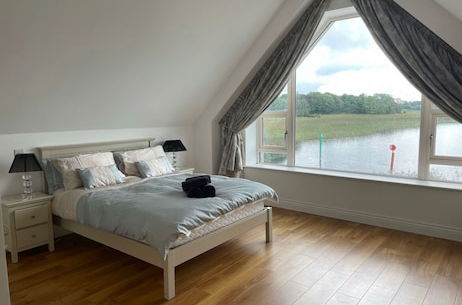 Foto 1 - Luxury Waterfront Apartment