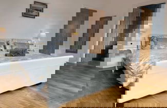 Foto 2 - Luxury Waterfront Apartment